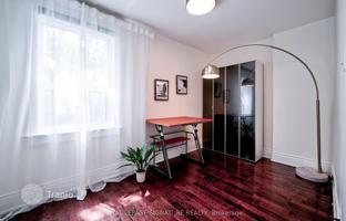 11-bedroom townhouse in Old Toronto for C$1,661,000