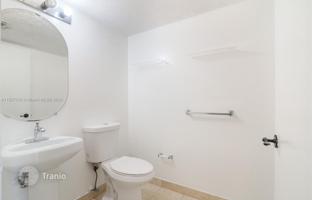 1-bedroom apartments in condo 107 m² in Surfside for $599,000