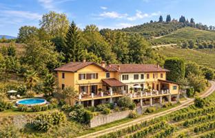 5-bedroom cottage in Cuneo for 395,000 €