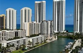 Condo – North Miami Beach, Florida, USA for $319,000