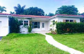 Cozy cottage with a backyard, a recreation area and a garden, Bay Harbor Islands, USA for $1,475,000