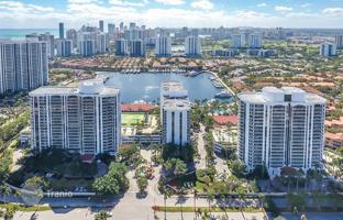 3-bedroom apartments in condo 174 m² in Yacht Club Drive for $623,000
