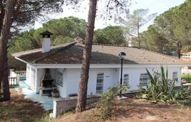 Two-storey villa with a garden and terraces in a complex with all necessary infrastructure, near beaches and the center of Lloret de Mar for 377,000 €