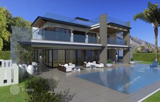 Land plot 1,810 m² in Nueva Andalucia for 2,300,000 €