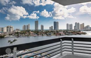 1-bedroom apartments in condo 101 m² in Aventura for $449,000