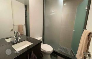 2-bedroom apartment in Queens Quay East for C$1,212,000