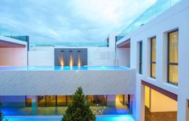 6 Bedrooms Ultra Luxury Pool Villa for 1,931,000 €