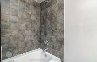 5-bedroom apartment in Bay Street for C$918,000