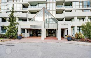 2-bedroom apartment in Etobicoke for C$1,050,000
