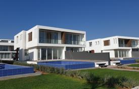Villa in a complex by the sea for 390,000 €