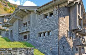 Stylish chalet with a sauna and a jacuzzi at 500 meters from a ski lift, Les Menuires, France for 9,000 € per week
