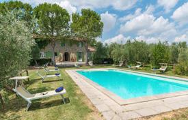 Three-storey villa with a swimming pool and a garden, Cortona, Italy for 1,090,000 €