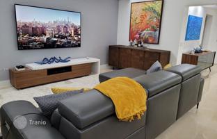 3-bedroom apartments in condo 194 m² in South Ocean Drive for $2,250,000