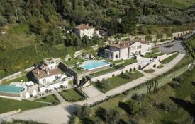 Villa with annexe and two swimming pools for sale in Florence for 4,900,000 €