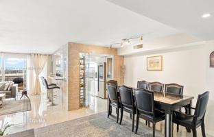 4-bedroom apartments in condo 222 m² in Aventura for $720,000