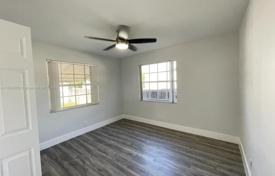 Townhome – Hollywood, Florida, USA for $429,000