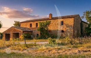 Villa 450 m² in Siena for 950,000 €