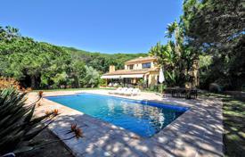 Sea view villa with a swimming pool in a guarded residence, 300 meters from the beach, Lloret de Mar, Spain for 2,450,000 €
