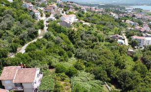 Land plot 1,240 m² in Tivat city for 685,000 €