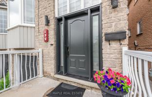 9-bedroom townhouse in Etobicoke for 842,000 €