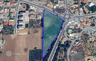 Land plot 8,952 m² in Kato Polemidia for 2,300,000 €