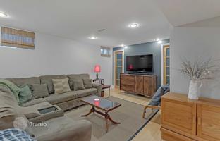 8-bedroom house in Etobicoke for C$1,715,000