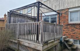 Terraced house – Scarborough, Toronto, Ontario,  Canada for C$1,360,000