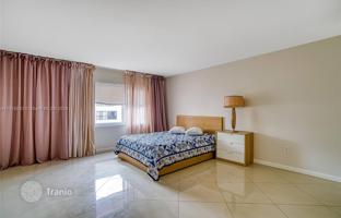 1-bedroom apartments in condo 93 m² in Sunny Isles Beach for $389,000