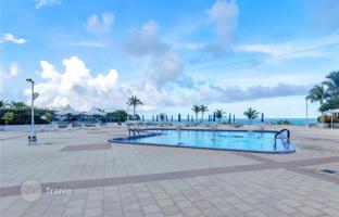 2-bedroom apartments in condo 116 m² in Hallandale Beach for $540,000