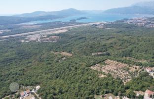 Land plot 7,700 m² in Kavač for 1,386,000 €