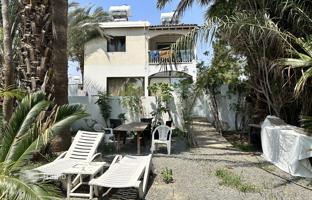 2-room apartment 124 m² in Larnaca for 600,000 €