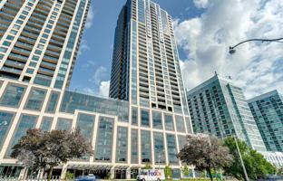 7-bedroom apartment in Lake Shore Boulevard West for C$1,010,000
