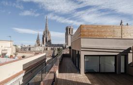 Renovated apartment overlooking the cathedral, Barcelona, Spain for 390,000 €