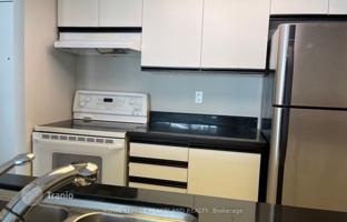 5-bedroom apartment in Harbour Square for C$862,000