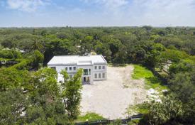 Modern villa with a backyard, a swimming pool, a summer kitchen, a seating area, terraces and a garage, Coral Gables, USA for $6,995,000
