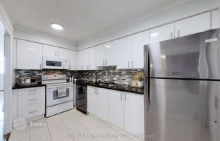 6-bedroom apartment in Scarborough for C$830,000