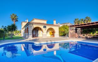 4-bedroom house 329 m² in Kalonji for 798,000 €