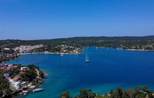 Land plot 911 m² in Split-Dalmatia County for 182,000 €