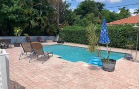 Comfortable villa with a backyard, a swimming pool, a sitting area and a garage, Coral Gables, USA for $785,000