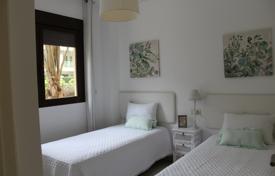 Spacious ground floor 2-bedroom apartment in the Sotogrande Marina for 367,000 €