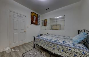 8-bedroom apartment in North York for C$932,000