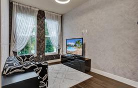 Townhome – Hollywood, Florida, USA for $1,490,000