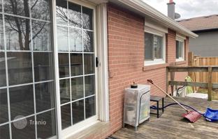 3-bedroom house in Etobicoke for C$1,412,000