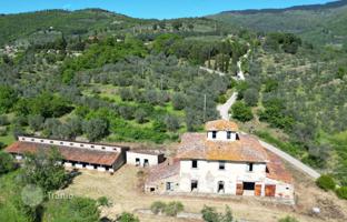 5-bedroom villa 904 m² in Cortona for 900,000 €