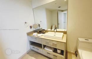 1-bedroom apartments in condo 78 m² in South Ocean Drive for $677,000