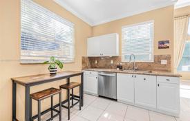 Townhome – Coral Springs, Florida, USA for $700,000