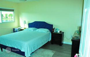 2-bedroom apartments in condo 112 m² in Pembroke Pines for $279,000