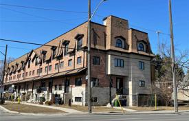 Terraced house – Bathurst Street, Toronto, Ontario,  Canada for C$1,157,000
