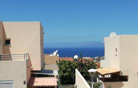 Furnished townhouse with 2 terraces, Adeje, Spain for 325,000 €