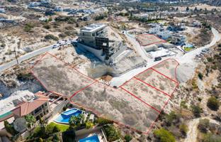 Land plot 600 m² in Agios Tychonas for 390,000 €